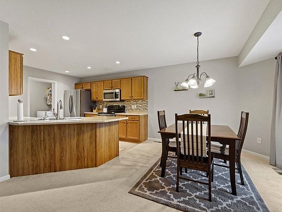 3rd image of 921 Ravenwillow Dr