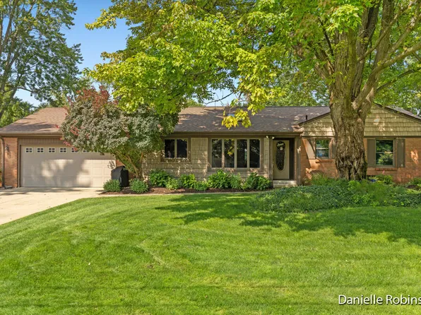 993 Van Ess Ave NW, Grand Rapids, MI 49504