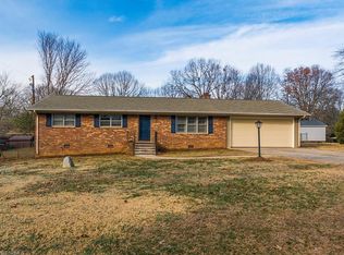 706 Eastwood Rd, Reidsville, NC 27320