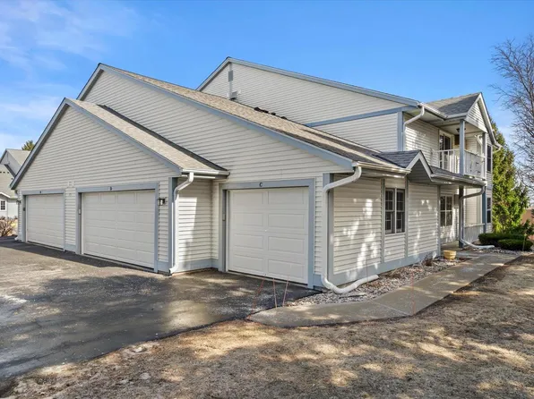 601 Barrington COURT #D, West Bend, WI 53095
