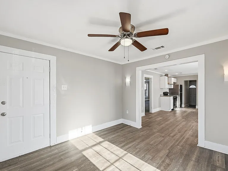 2224 Poplar St — Photo 6