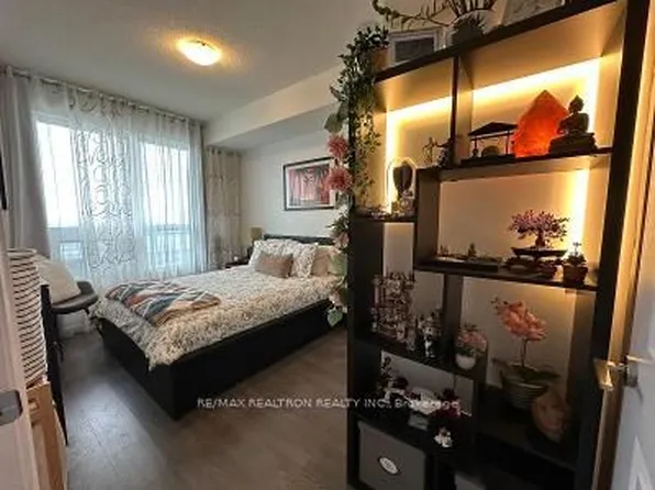 7890 Bathurst St, Vaughan, ON