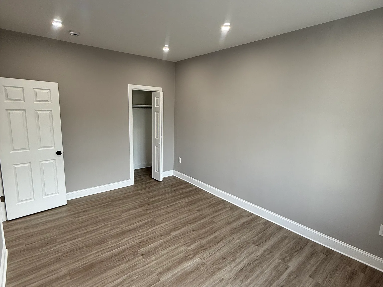 2 bed, 750 sqft, $2,400 — Photo 3