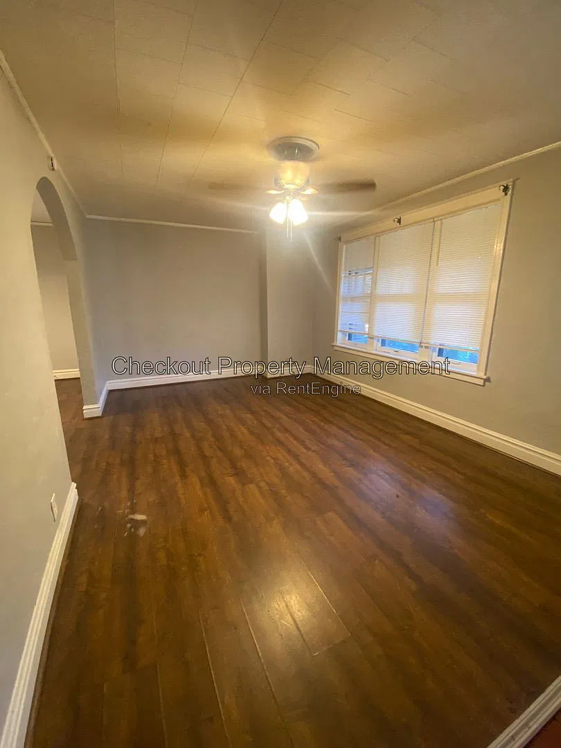 2 bed, 1.0 bath, 1000 sqft, $1,295 — Photo 2