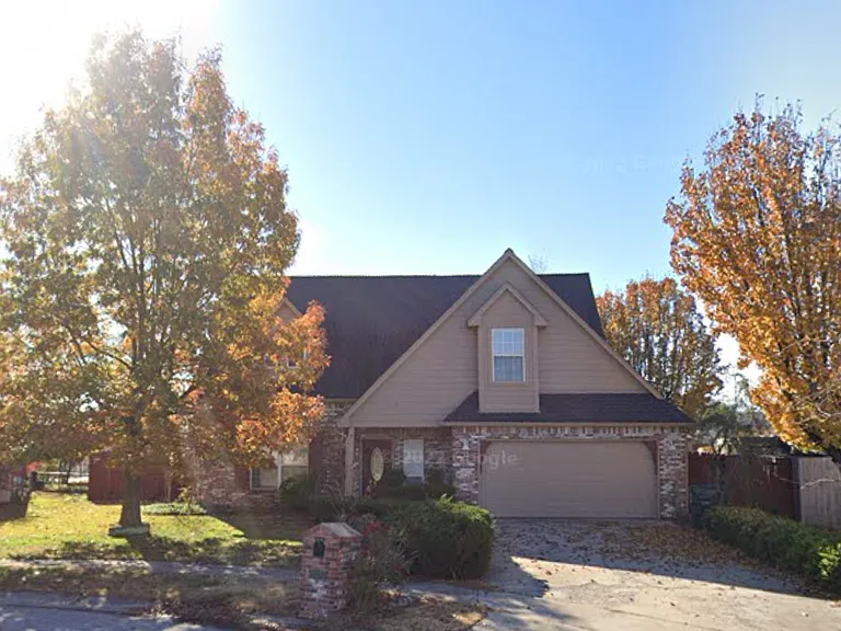 More pictures coming soon! 
Located in the Silvercreek neighborhood 
* pool 
* park 
* pond 
* Walking distance to elementary school