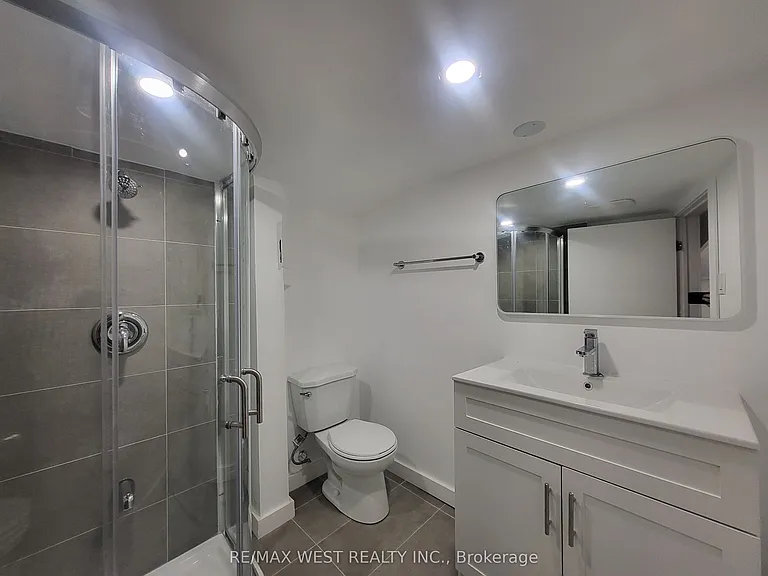975 Broadview Ave #LOWER — Photo 7
