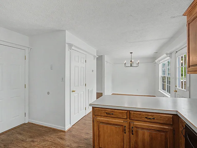 304 Brittania Dr — Photo 6