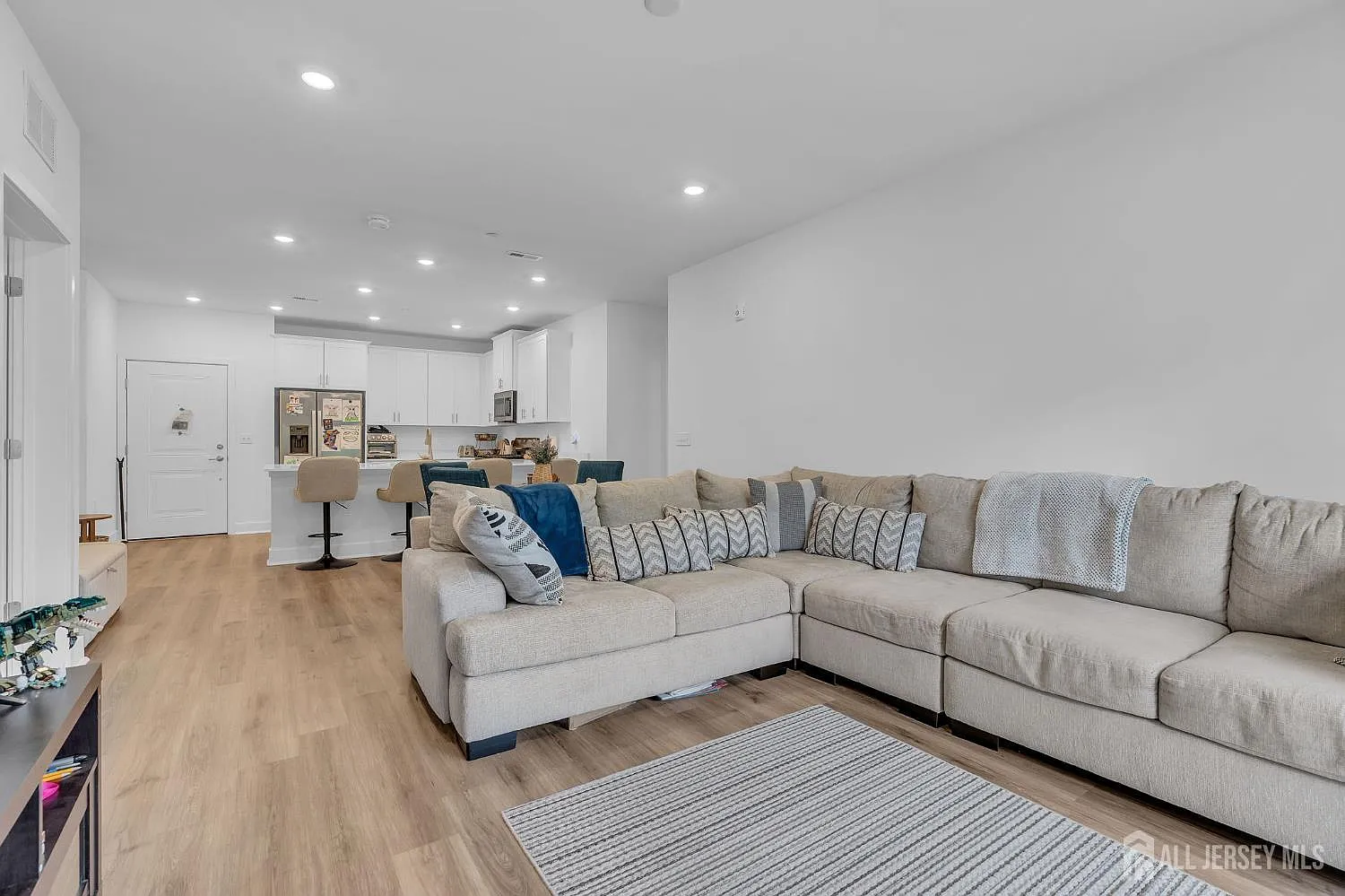 2 bed, 2.0 bath, $3,200 — Photo 4