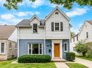5574 N Kent AVENUE, Whitefish Bay, WI 53217
