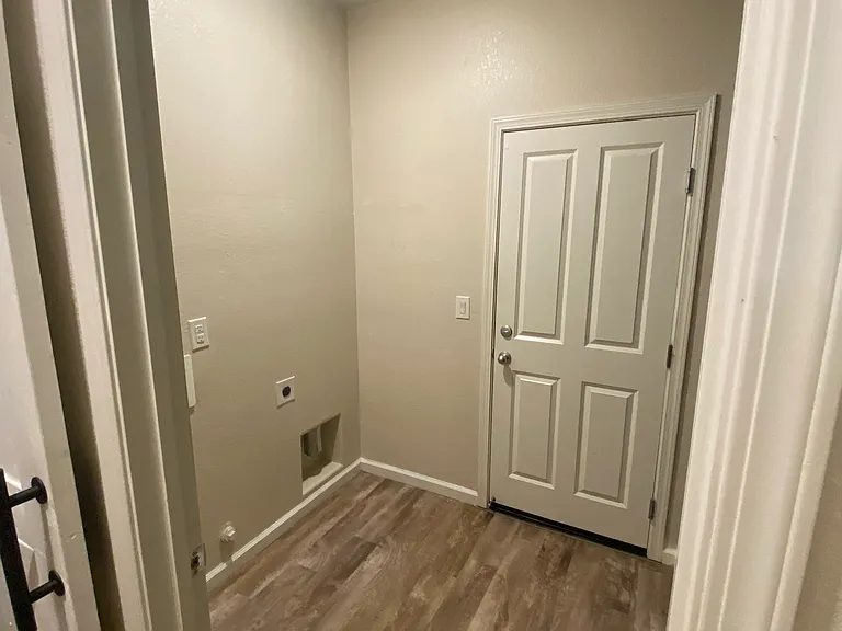 2995 Stable Dr — Photo 31
