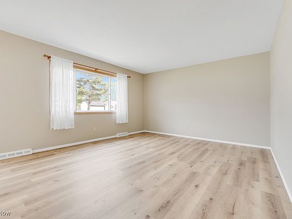4th image of 34664 Iris Ln