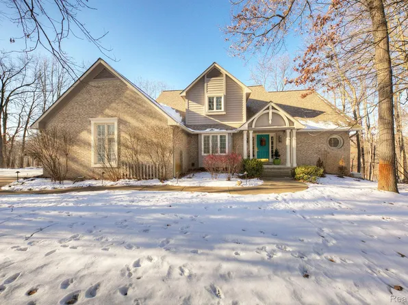 5096 Van Amberg Rd, Brighton, MI 48114