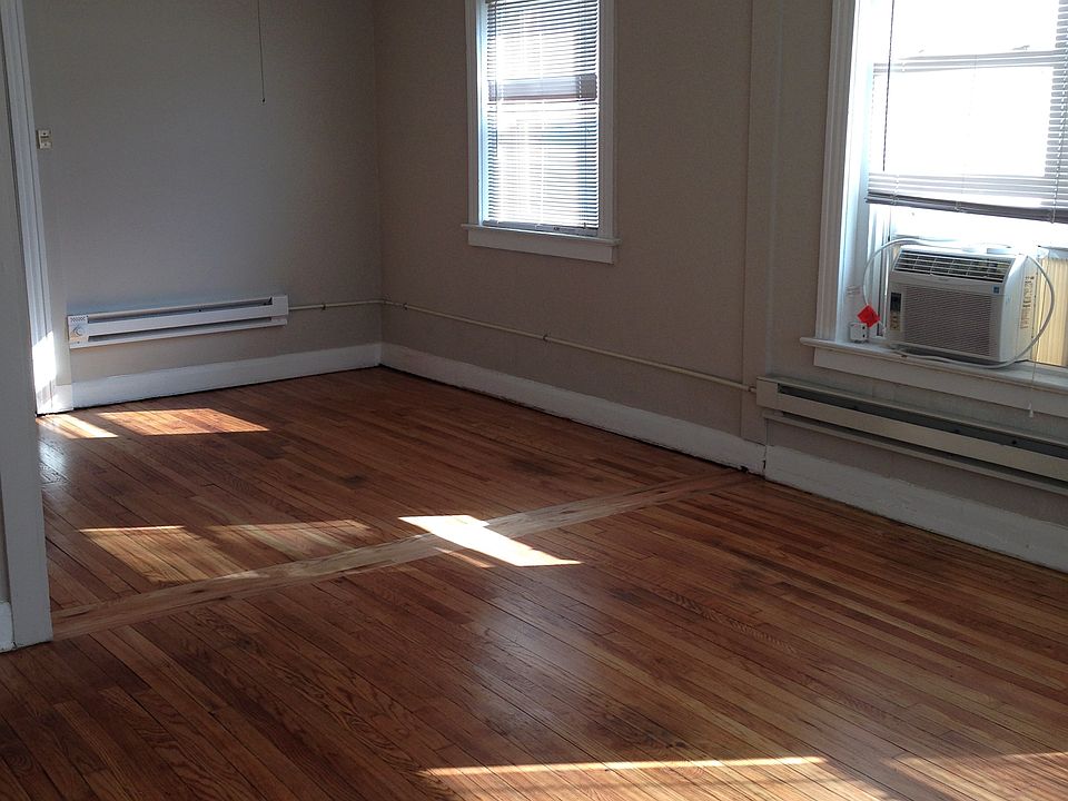 1st image of 3416 Wyandotte St APT 3