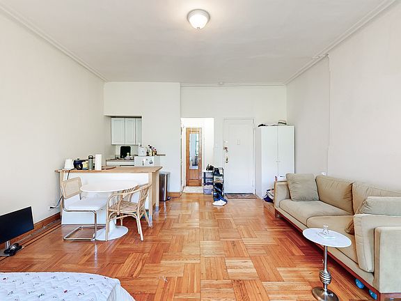 5th image of 118 W 69th St APT 4a