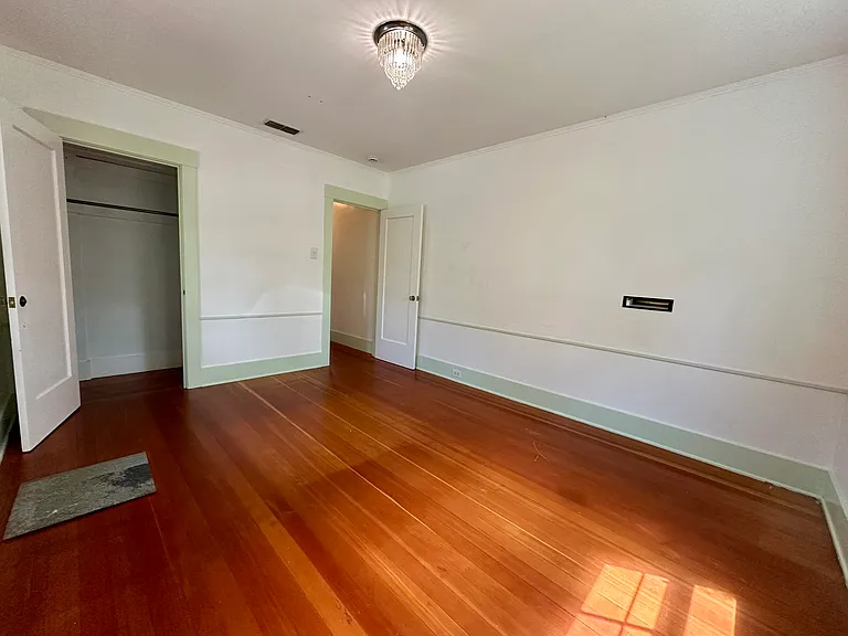 914 Slater St — Photo 16