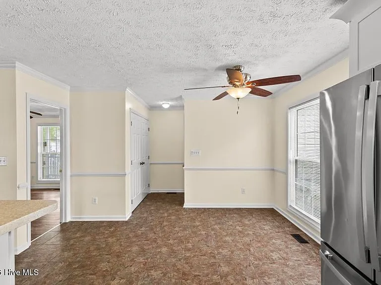 103 Richmond Dr — Photo 12
