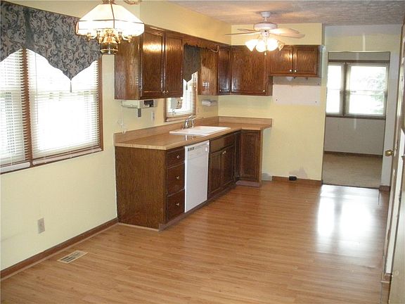 Kitchen & Breakfast Nook area.