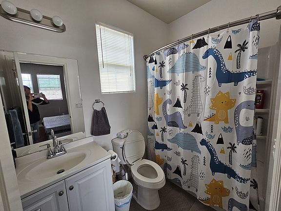 4th image of 1036 W Fernleaf Ave