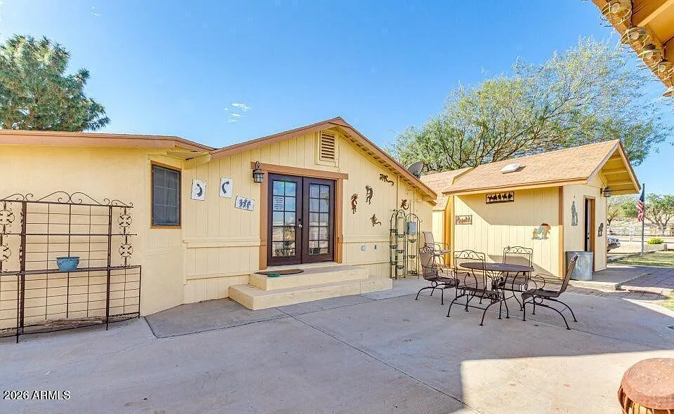 6 bed, 5.0 bath, 2600 sqft, $9,999 — Photo 2