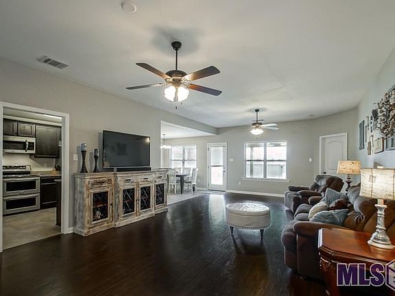 4th image of 39024 Elliott Ave