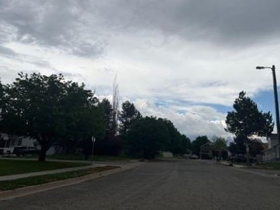 Exterior Neighborhood (street photo)