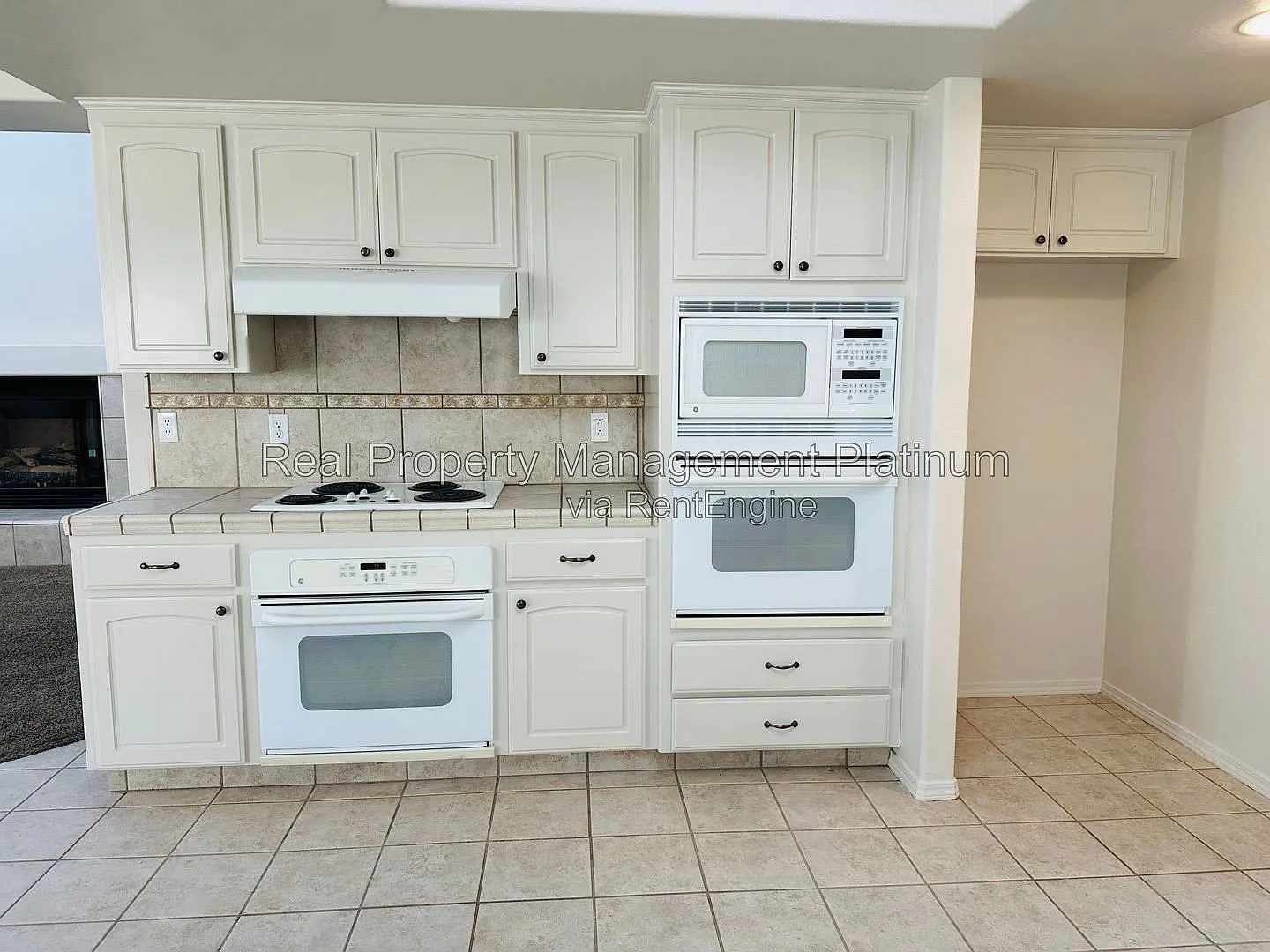 3 bed, 2.5 bath, 1988 sqft, $2,395 — Photo 4