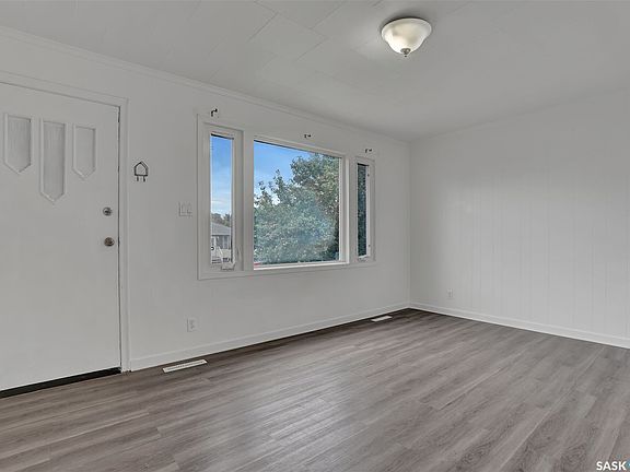 3rd image of 2046 Fleury Street
