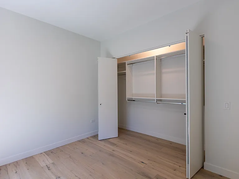 1712 Oak #204