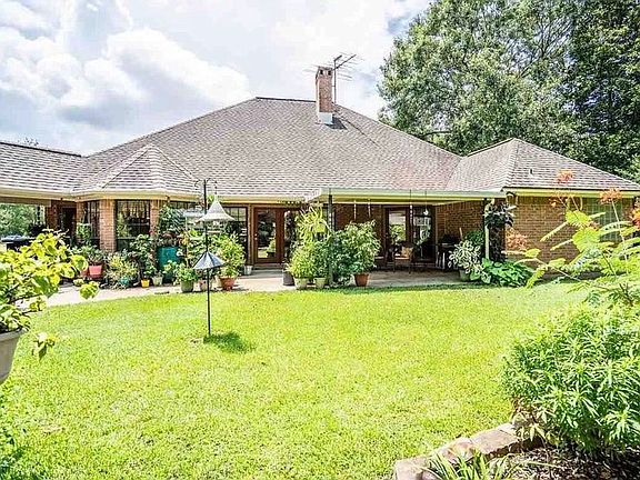 4th image of 9626 Beverly Dr