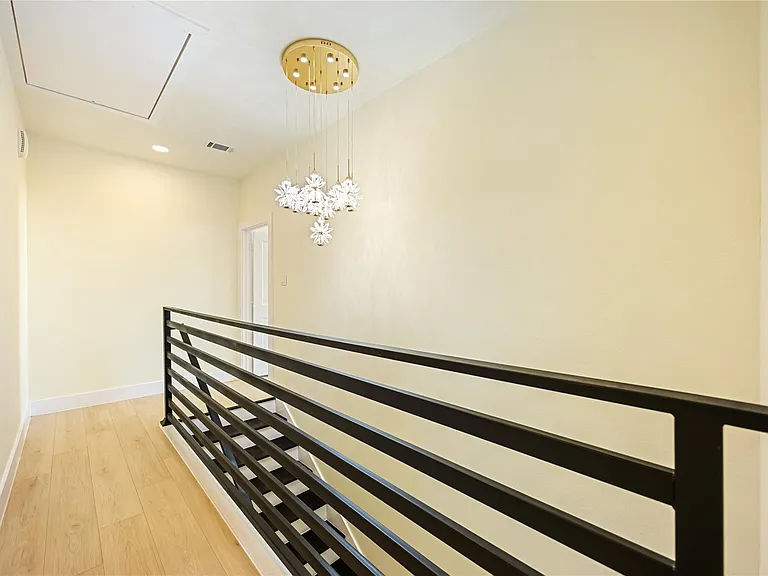 7125 England St — Photo 12