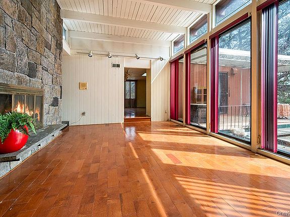 3rd image of 11 Valley View Road