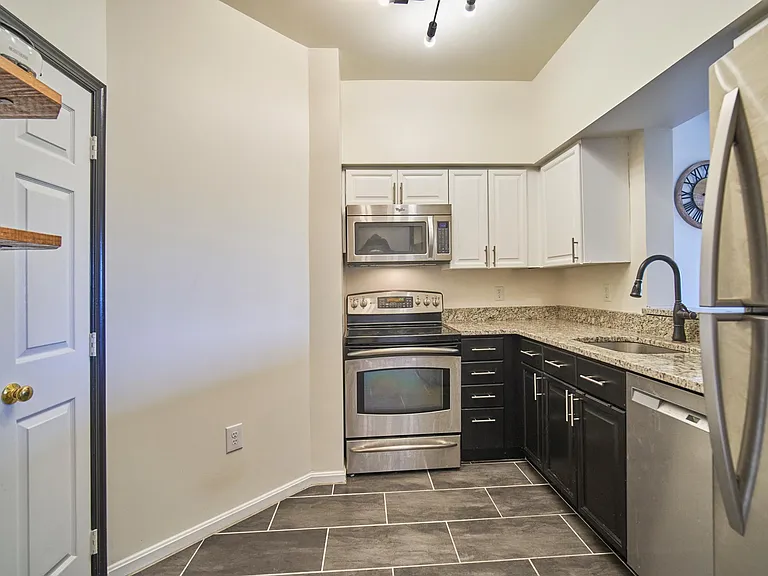 505 E Braddock Rd #702 — Photo 2