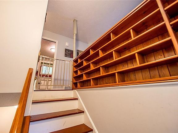 3rd image of 403 Hyder Dr