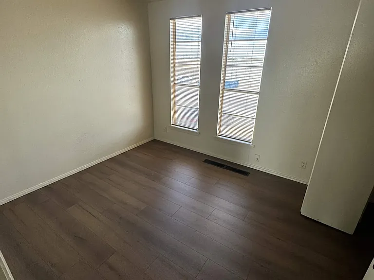 Apache Apartments — Photo 12