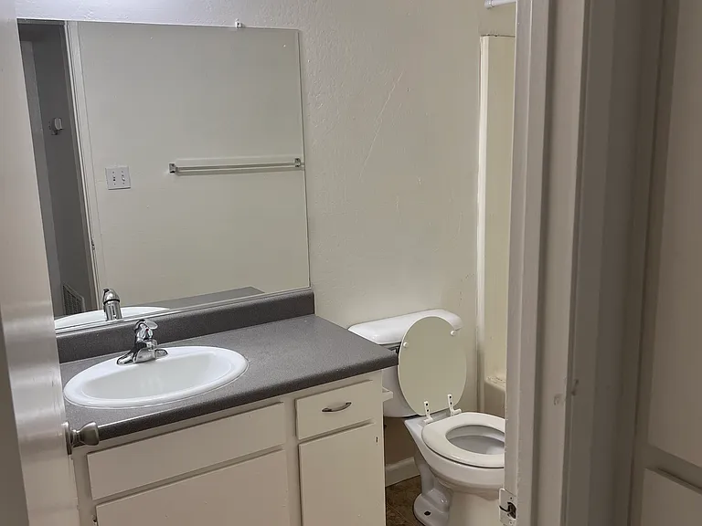 Westchester Place Apartments — Photo 19