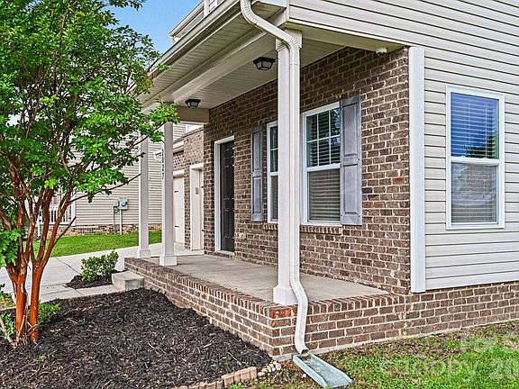 4th image of 2027 Eddie Massey Ln