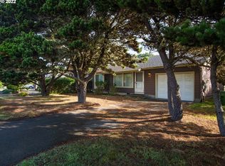 1077 Newport Ave SW, Bandon, OR 97411