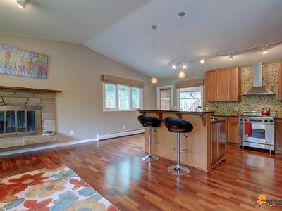 3700 Winterset Dr, Anchorage, AK, 99508