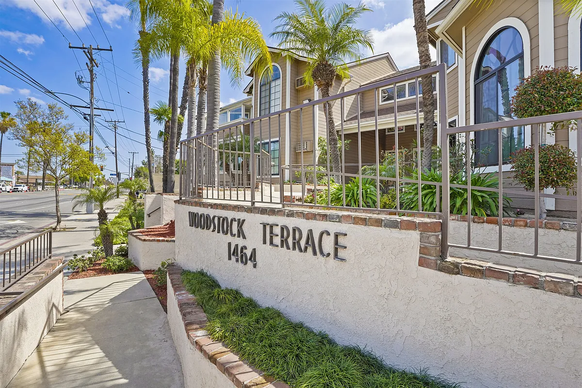 Building Photo - Woodstock Terrace