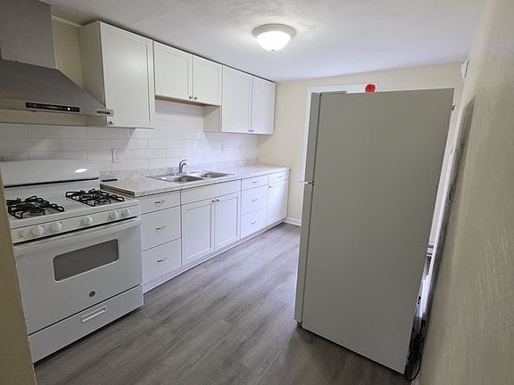 3rd image of 512 Linden Ave APT 2