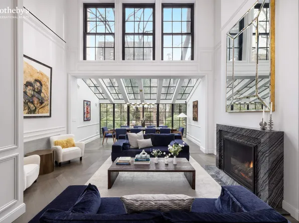 241 East 48th Street image 2 of 20