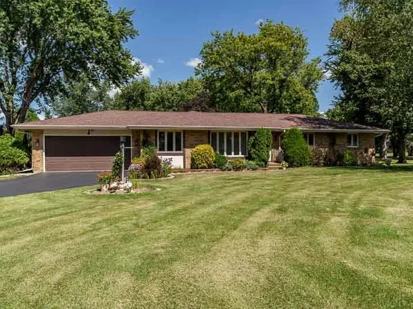 8279 Pueblo Dr, Rockford, IL 61103