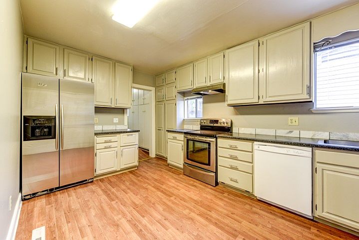 2316 Walnut Street Kitchen