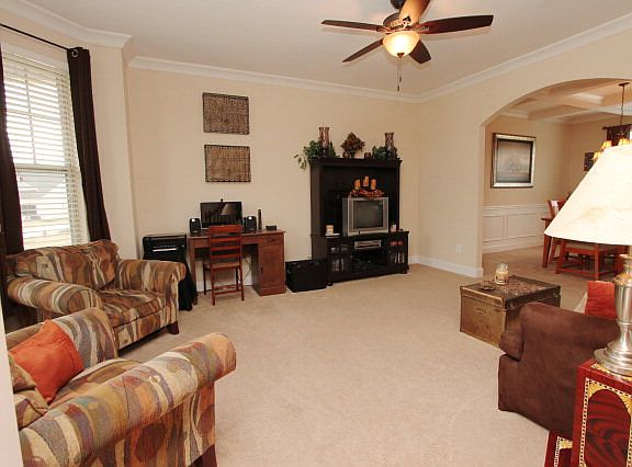 FORMAL LIVING