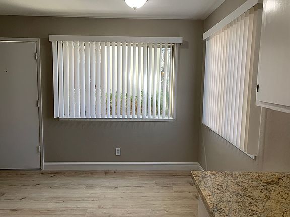 3rd image of 2208 H St #H-1