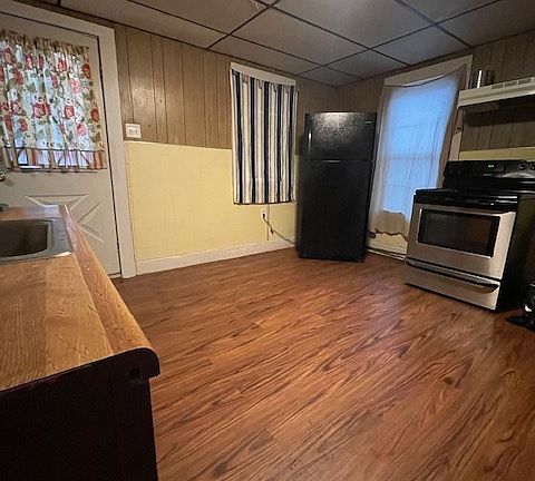 2nd image of 102-106 W Main St W #11268215
