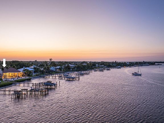 5th image of 621 SW Bay Pointe Circle