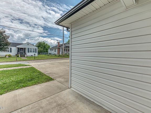 3rd image of 411 E Cottage Ave