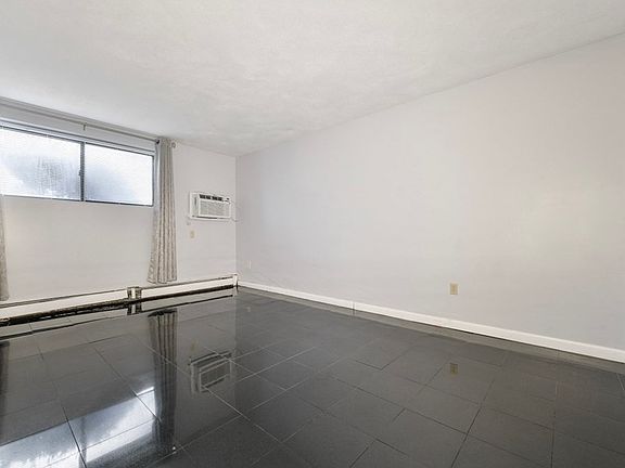 5th image of 900 Governors Dr APT 3