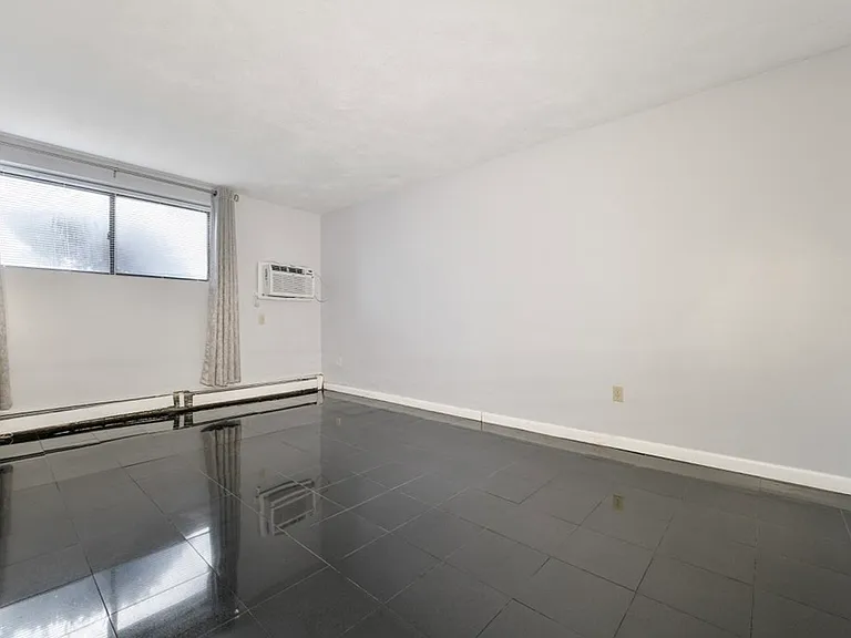 900 Governors Dr #3 — Photo 5